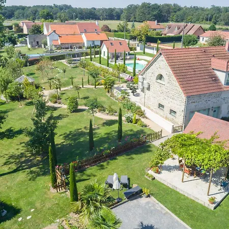 Confortable Avec Piscine Partagee A Hauterives - Fr-1-489-203 *