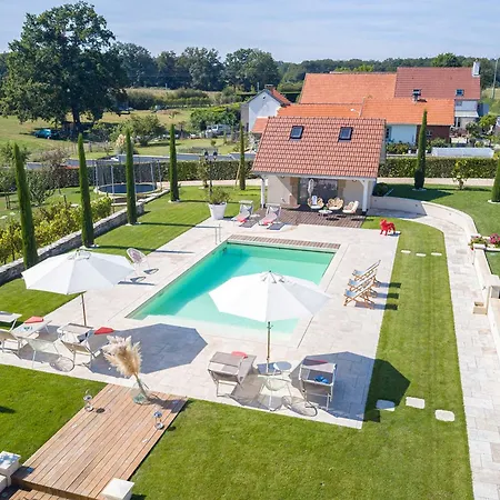 Confortable Avec Piscine Partagee A Hauterives - Fr-1-489-203 *